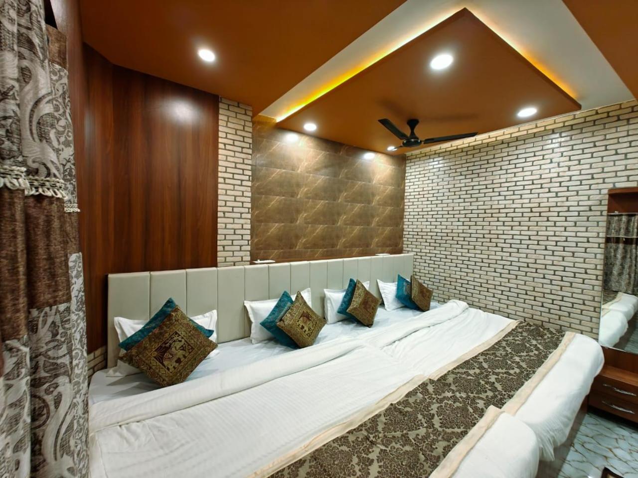 Shri Kailash Pati Guest House- Opposite Kashi Vishwanath Temple Varanasi Exterior foto